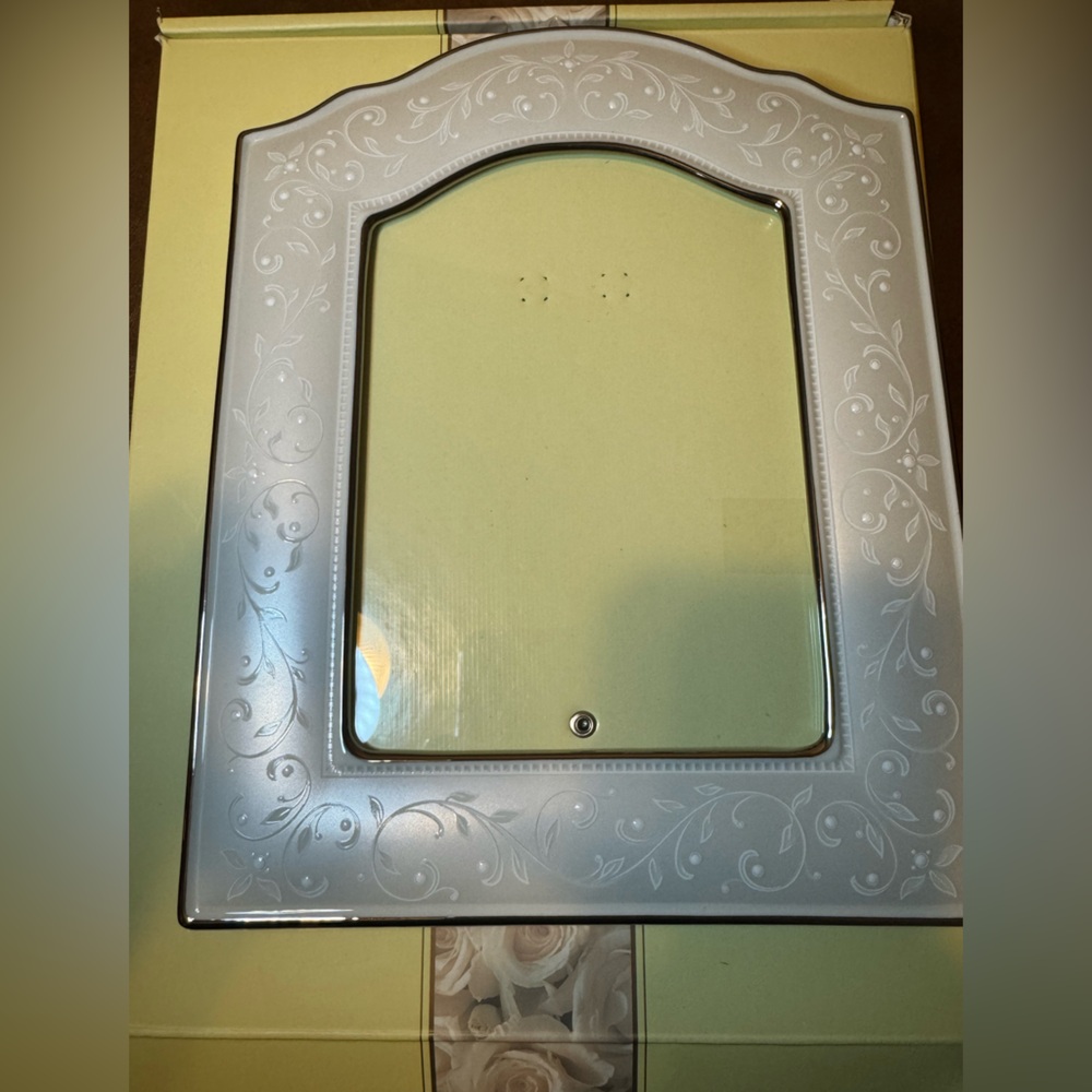 NWT Lenox Opal Innocence Ivory Picture Frame.